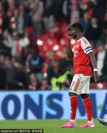 阿森纳昔日边锋伊沃比揭秘“聚光灯”魔咒：温格曾为派对事件严厉警告，豪门压力如何炼成？